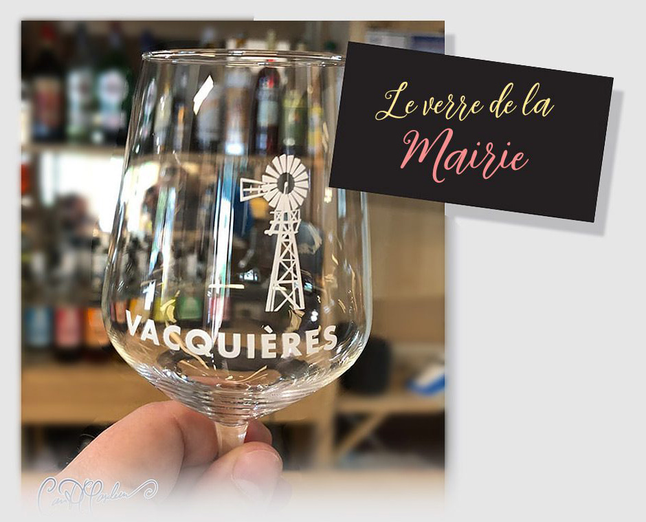 Verre en sérigraphie avec logo de l’éolienne ancienne de Vacquières, design pour la Mairie dans l’Hérault