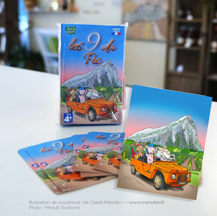 Jeu de cartes Les 9 du Pic avec couverture illustrée par Ian David Marsden, montrant une voiture orange devant le Pic Saint-Loup et plusieurs cartes étalées.