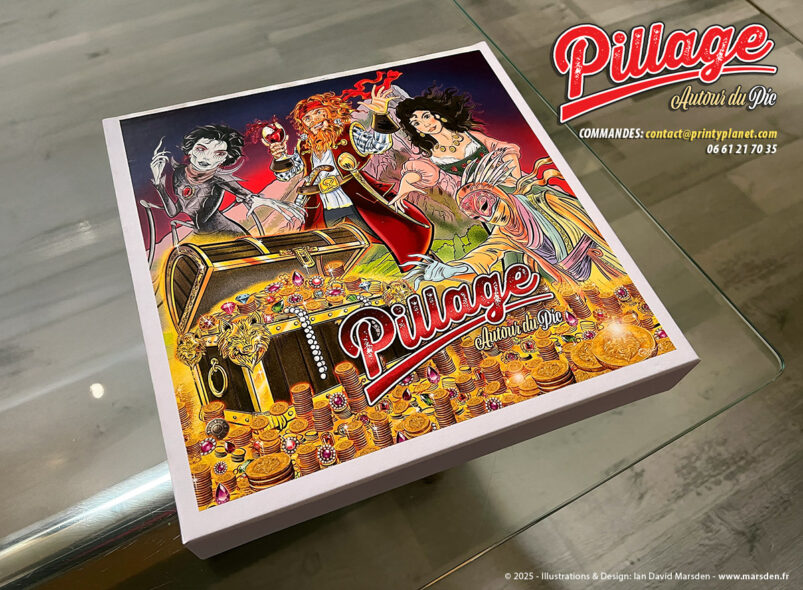 Packaging imprimé de Pillage autour du Pic posé sur une table en verre, avec illustration de couverture et informations de commande.